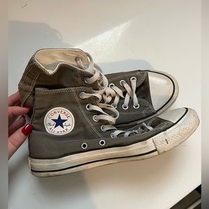 Women’s size 9 converse